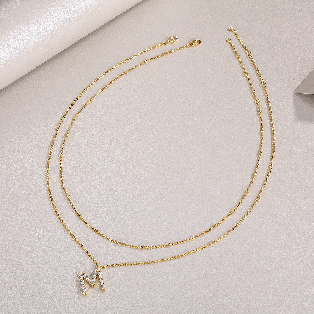 Engraved With Top-quality Moissanite, This Luxurious And Fashionable Minimalist Jewelry Consists Of A Silver Pendant Necklace, A Collar Chain, And S925 Silver Electroplated With Gold.