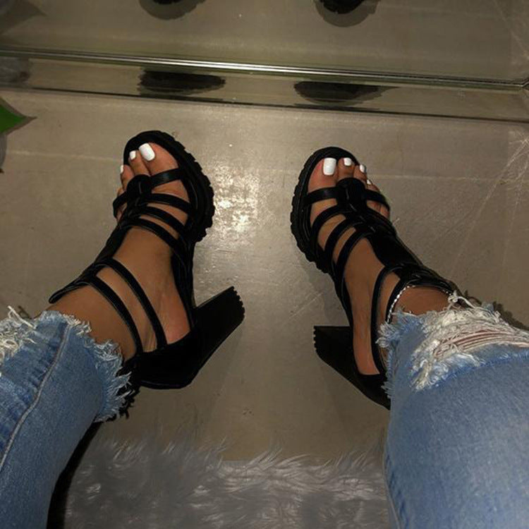 Women's Sandals With A Round Toe And Chunky Heel