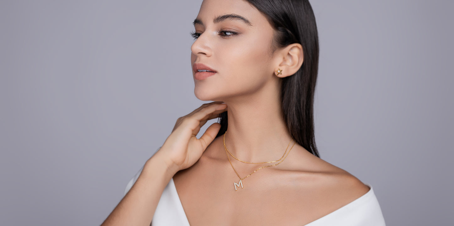 Engraved With Top-quality Moissanite, This Luxurious And Fashionable Minimalist Jewelry Consists Of A Silver Pendant Necklace, A Collar Chain, And S925 Silver Electroplated With Gold.